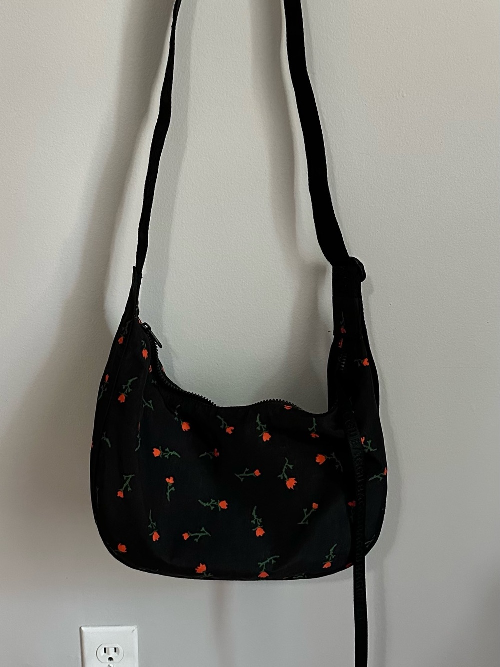 BAGGU Medium Nylon Crescent Bag in Painted Wildflower